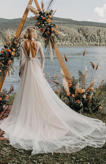 Красивое свадебное платье с открытой спиной фото