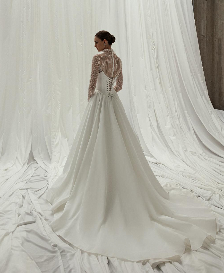 Атласное свадебное платье принцесса с болеро фото