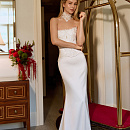 Атласный свадебный комплект с красивой вышивкой фото