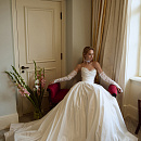 Свадебное платье из тафты с кружевными элементами фото