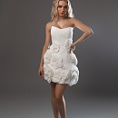 Короткое свадебное платье с 3D цветами фото