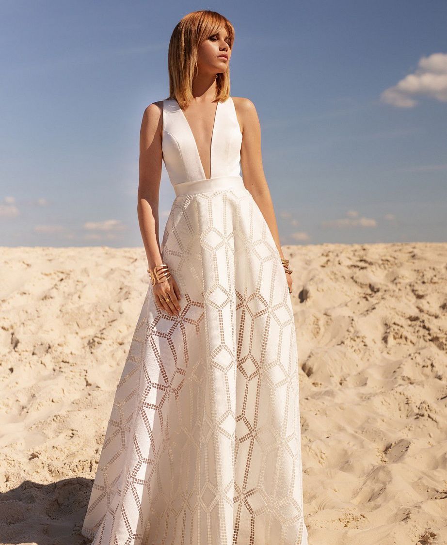 Атласное свадебное платье с геометрическим кружевом фото