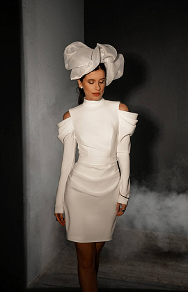 Белое коктейльное мини платье фото