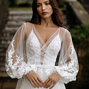 Роскошное свадебное платье на тонких бретелях фото