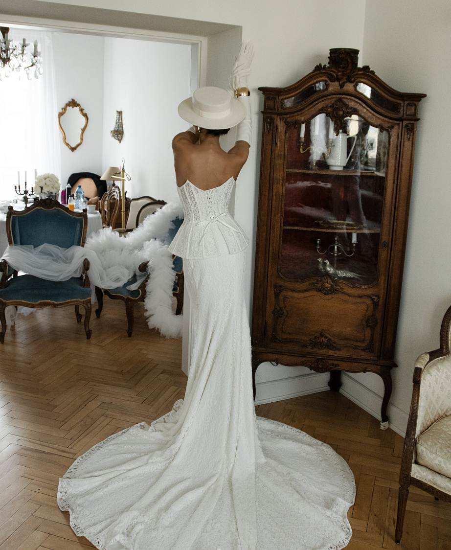 Кружевной свадебный комплект из корсета и юбки фото