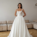 Пышное атласное свадебное платье в стиле принцесса фото