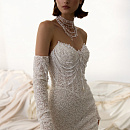 Расшитое свадебное платье-русалка с бусами фото