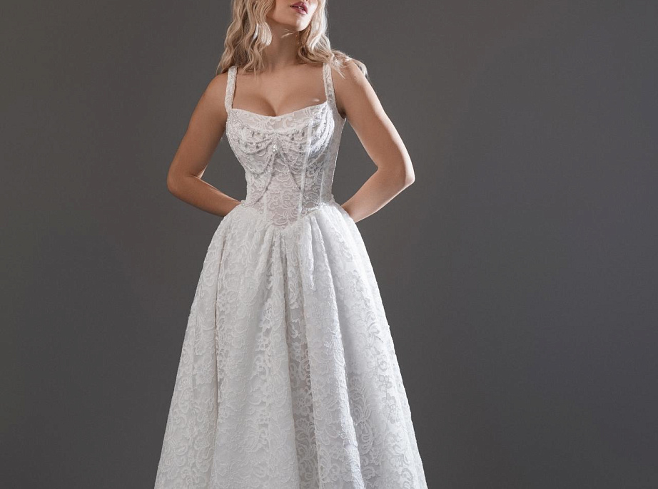 Кружевное свадебное платье с квадратным вырезом фото
