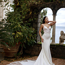 Свадебное платье русалка с роскошным шлейфом фото