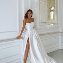 Свадебное платье с прямым корсетом украшенный драппировками фото