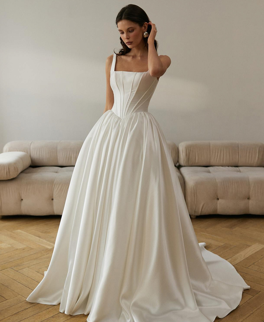 Пышное атласное свадебное платье в стиле принцесса фото