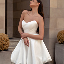 Лаконичное короткое свадебное платье фото