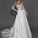 Свадебное платье принцесса с атласной юбкой и роскошным корсетом фото