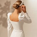 Лаконичное свадебное платье с объемными плечиками фото