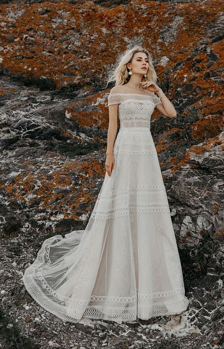 Кружевное свадебное платье в стиле бохо фото