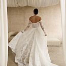 Кружевное свадебное платье с рукавами и съемным шлейфом фото