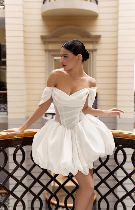 Свадебное платье мини с пышной юбкой фото