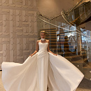 Атласное свадебное платье-русалка со съемным шлейфом и драпировкой на корсете фото