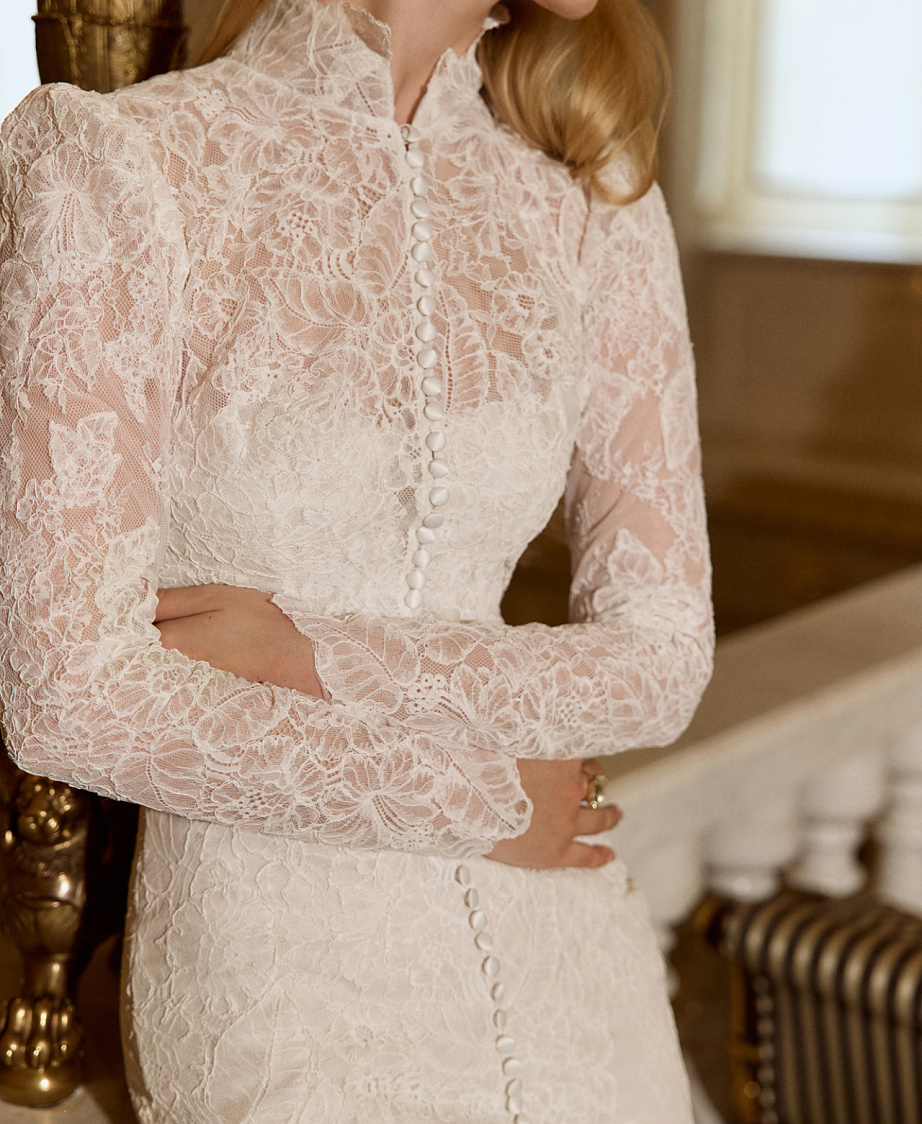 Закрытое кружевное свадебное платье русалка фото