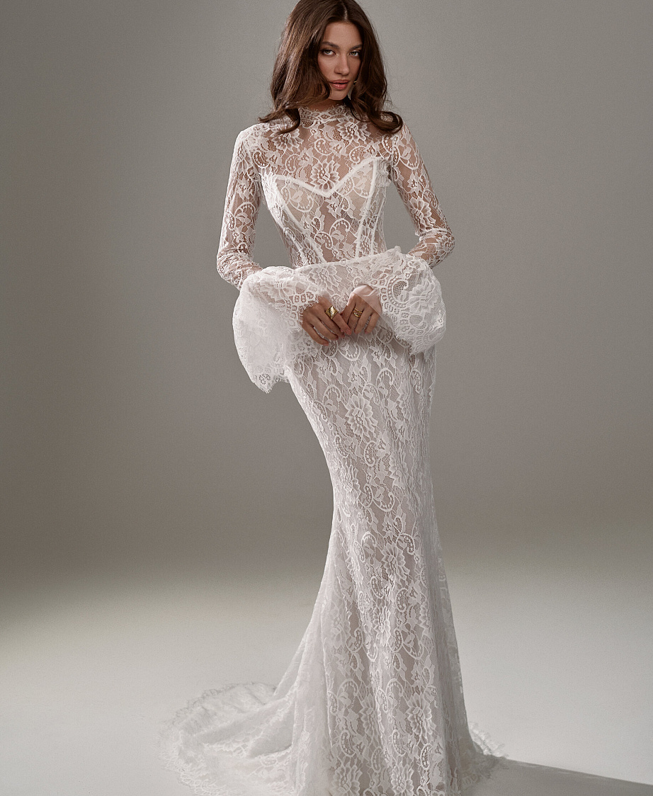 Кружевное платье с длинным рукавом и полупрозрачным корсетом фото