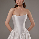 Пышное свадебное платье из микадо с заниженной талией фото