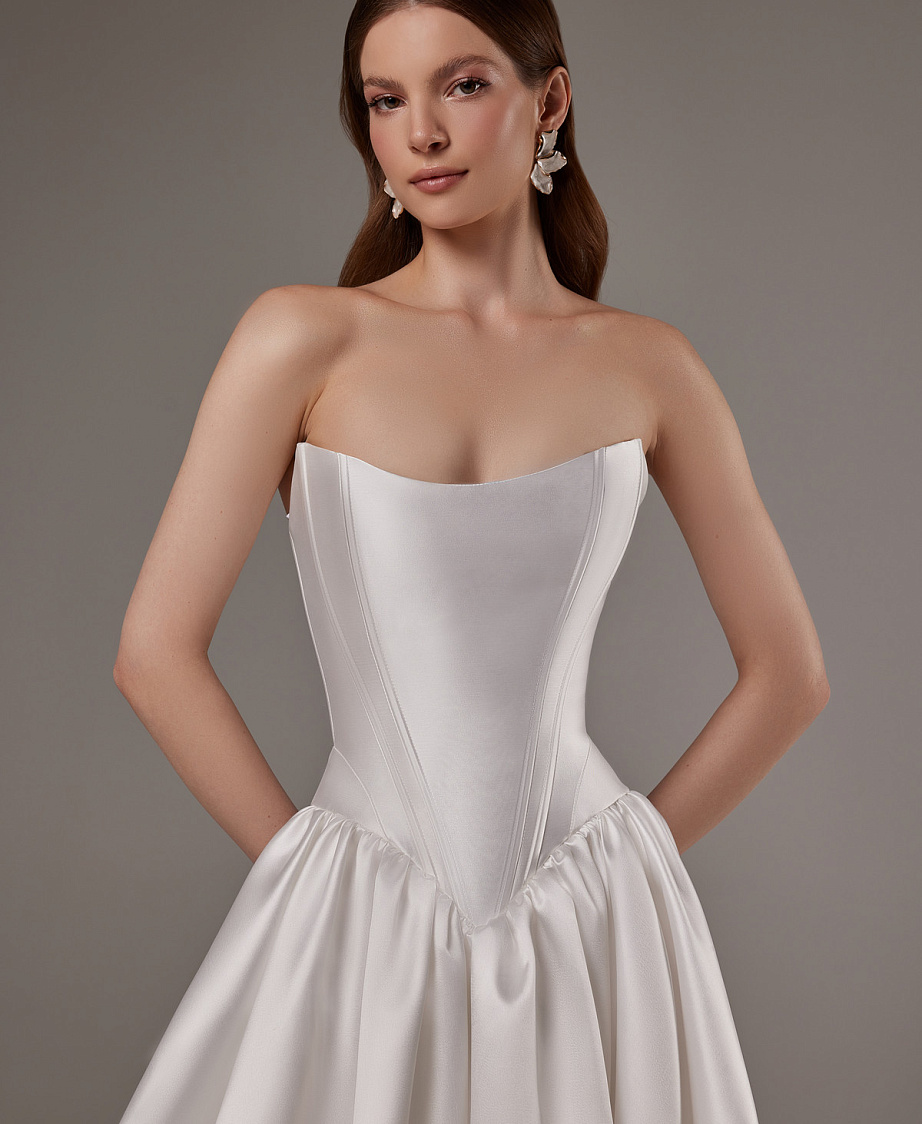 Пышное свадебное платье из микадо с заниженной талией фото