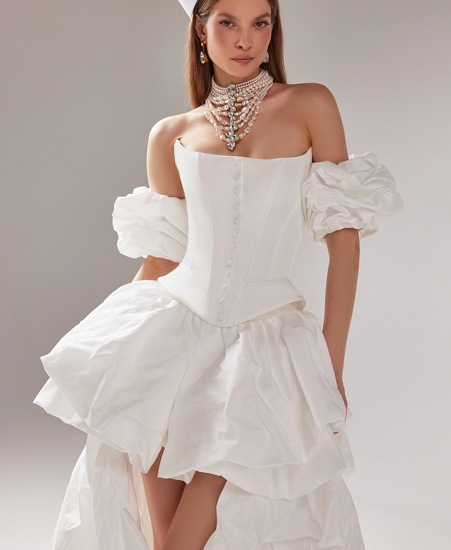 Пышный свадебный комплект из тафты с удлиненной юбкой фото