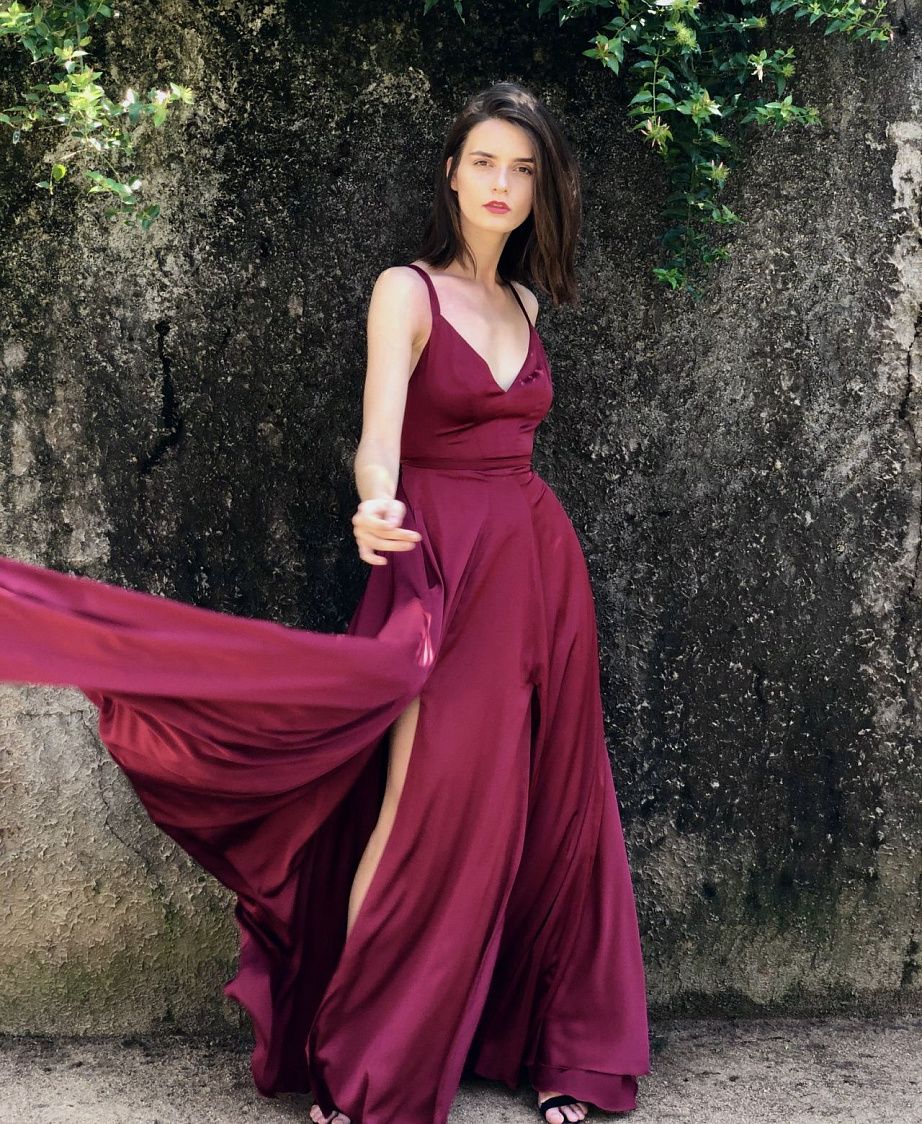 Вечернее платье в пол бордового цвета фото