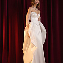 Комплект из атласа с жемчужным декором фото