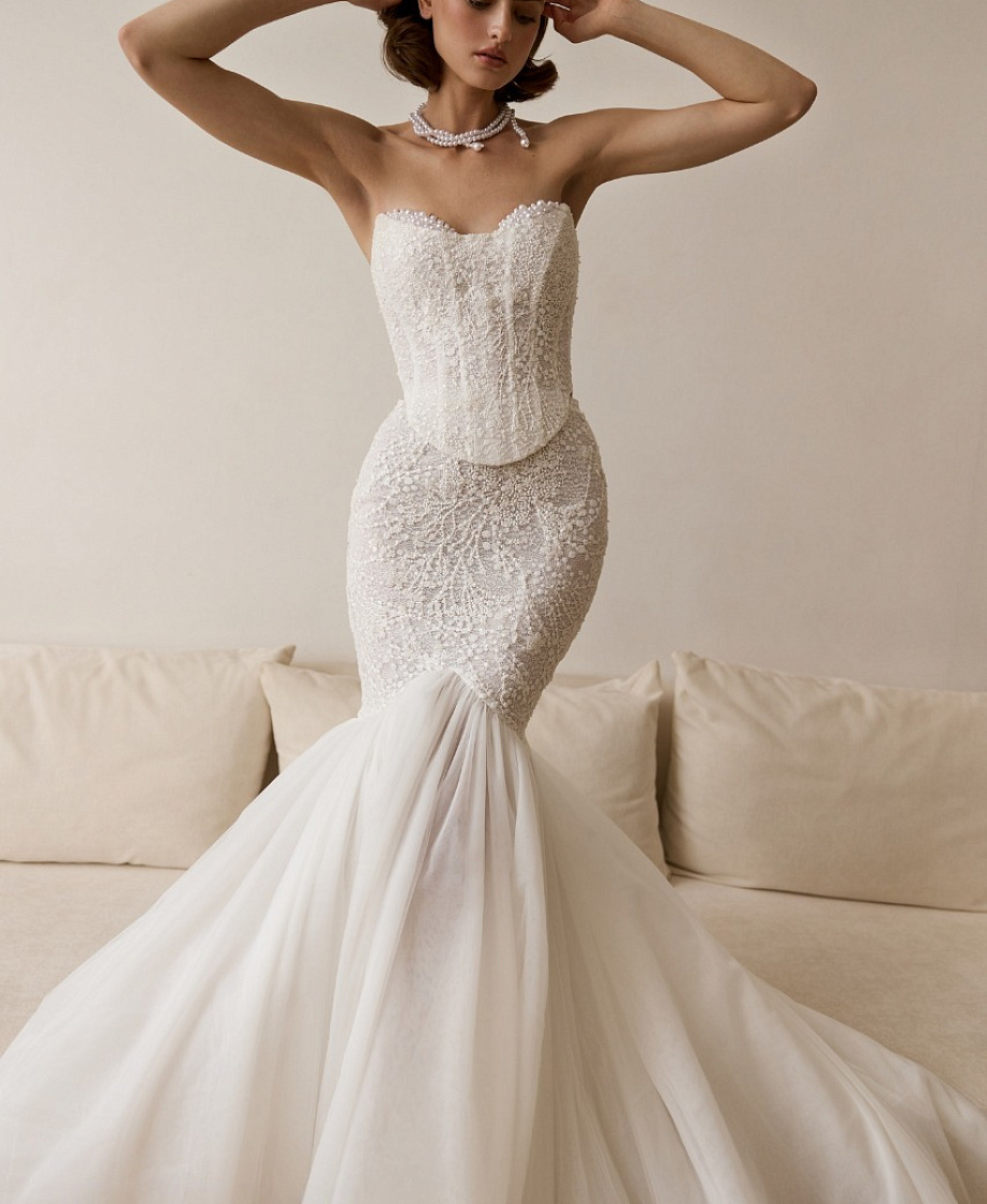 Нежный комплект с кружевным корсетом и юбкой-рыбкой фото