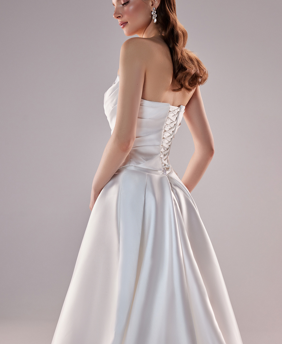 Пышное свадебное платье из микадо с драпировкой на корсете фото