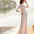 Кружевное свадебное платье русалка с рукавами и декольте фото
