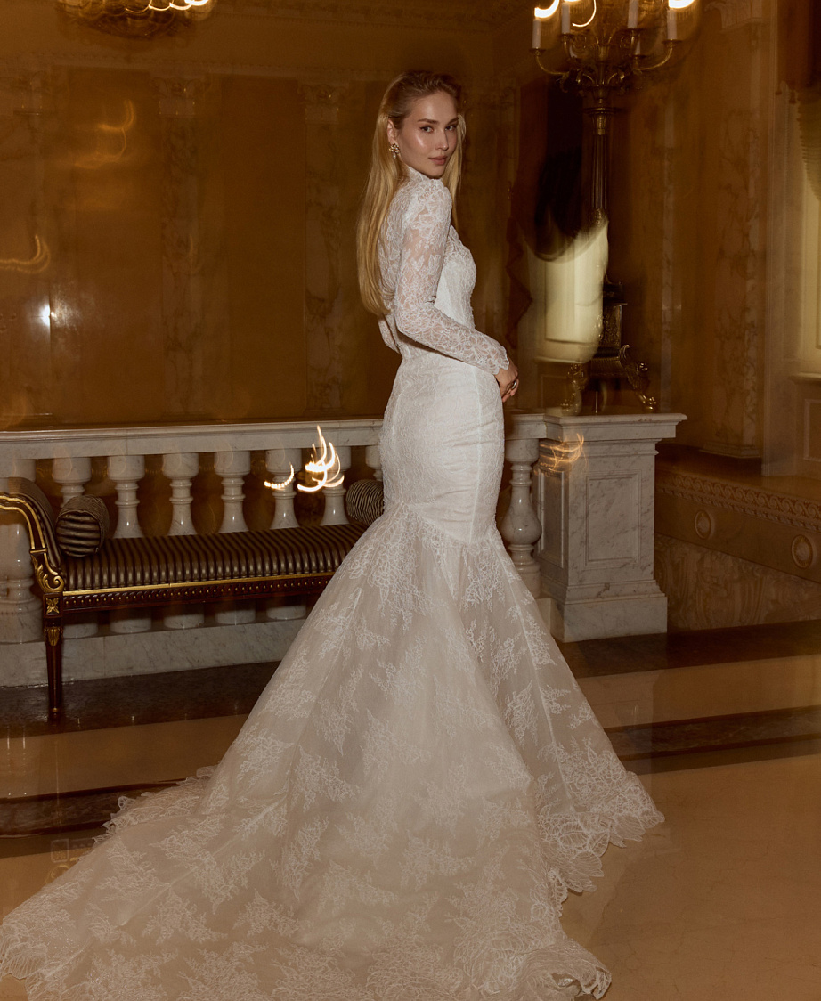 Закрытое кружевное свадебное платье русалка фото