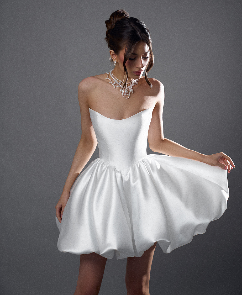 Короткое платье из микадо с объемной юбкой фото