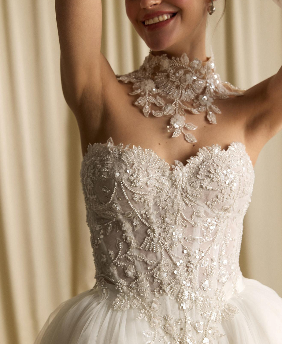 Комплект с расшитым корсетом и фатиновой юбкой фото