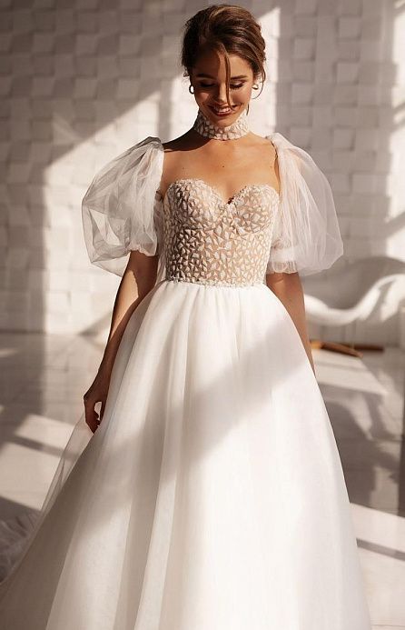 Пышное свадебное платье с блестящим корсетом фото