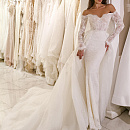 Изысканное кружевное платье со съемным шлейфом фото