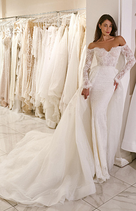 Изысканное кружевное платье со съемным шлейфом фото