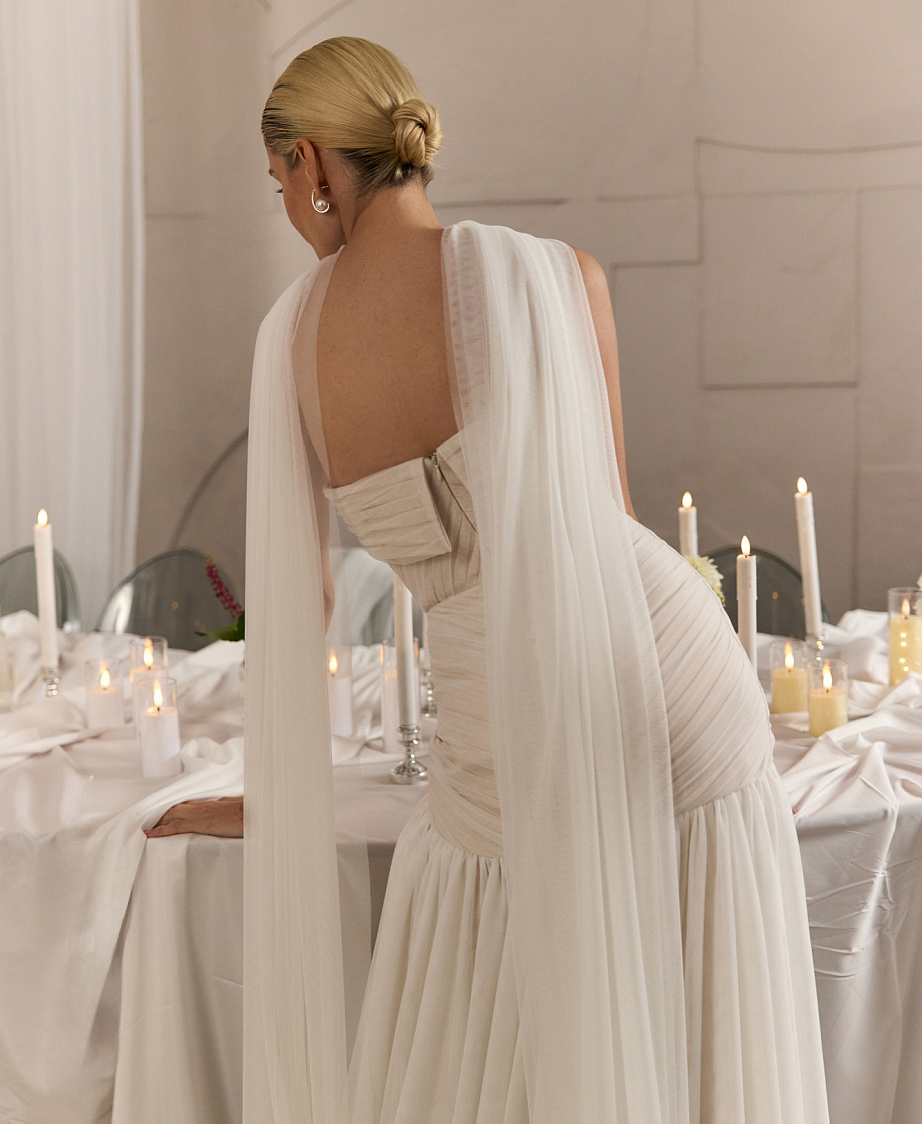 Дизайнерское стильное платье с летящей юбкой фото