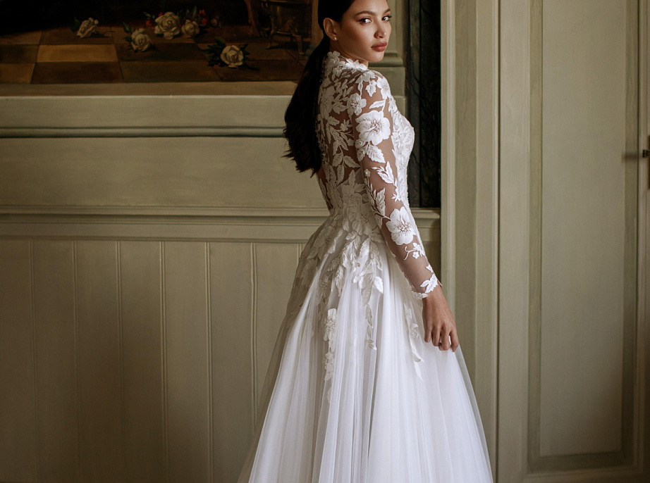 Кружевное свадебное платье с закрытым верхом фото