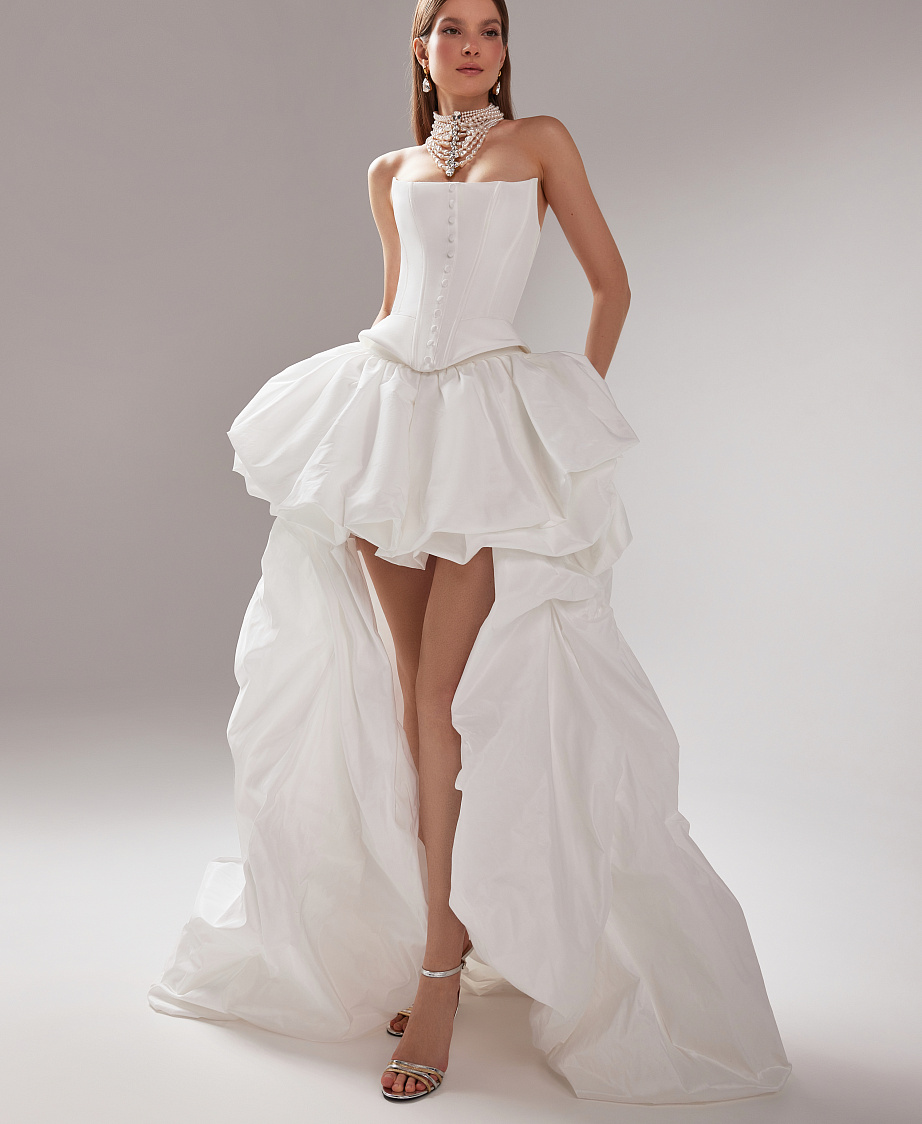 Пышный свадебный комплект из тафты с удлиненной юбкой фото