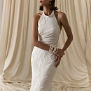 Эффектное свадебное платье из дизайнерской ткани с американской проймой и съемным кейпом фото