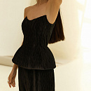 Черное вечернее платье из ткани-плиссе фото