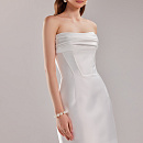 Короткое свадебное платье с открытым верхом из микадо фото