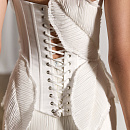 Модный свадебный комплект из ткани-гафре с декором из жемчуга фото