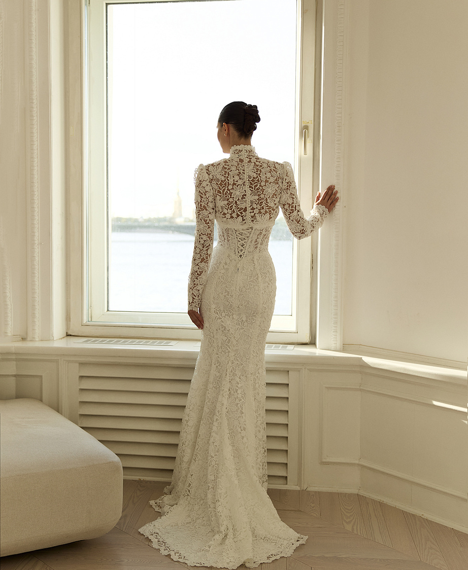 Кружевное свадебное платье со съемным болеро фото