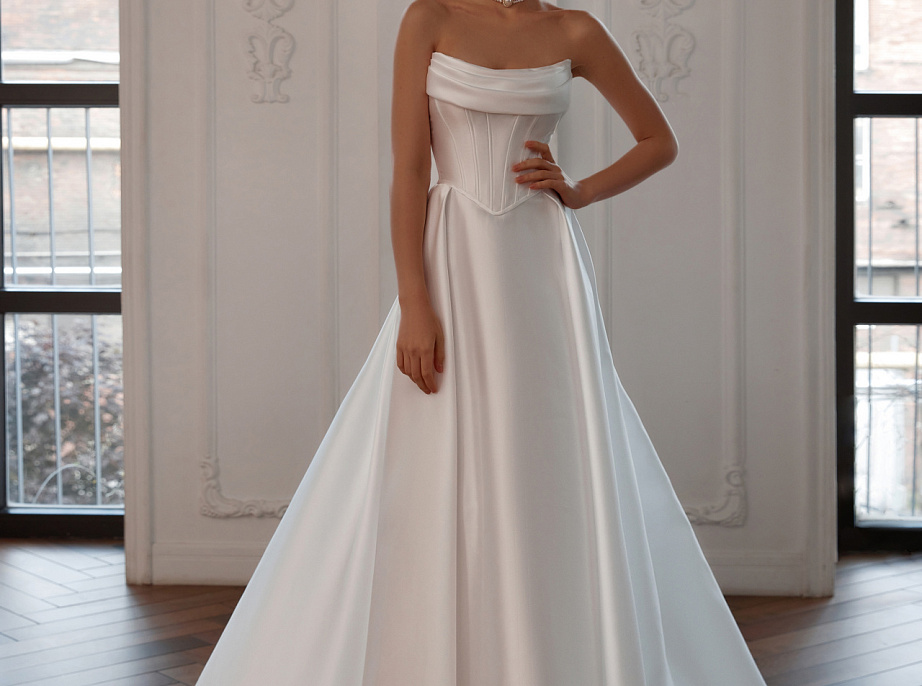 Атласное свадебное платье с диснеевским корсетом фото