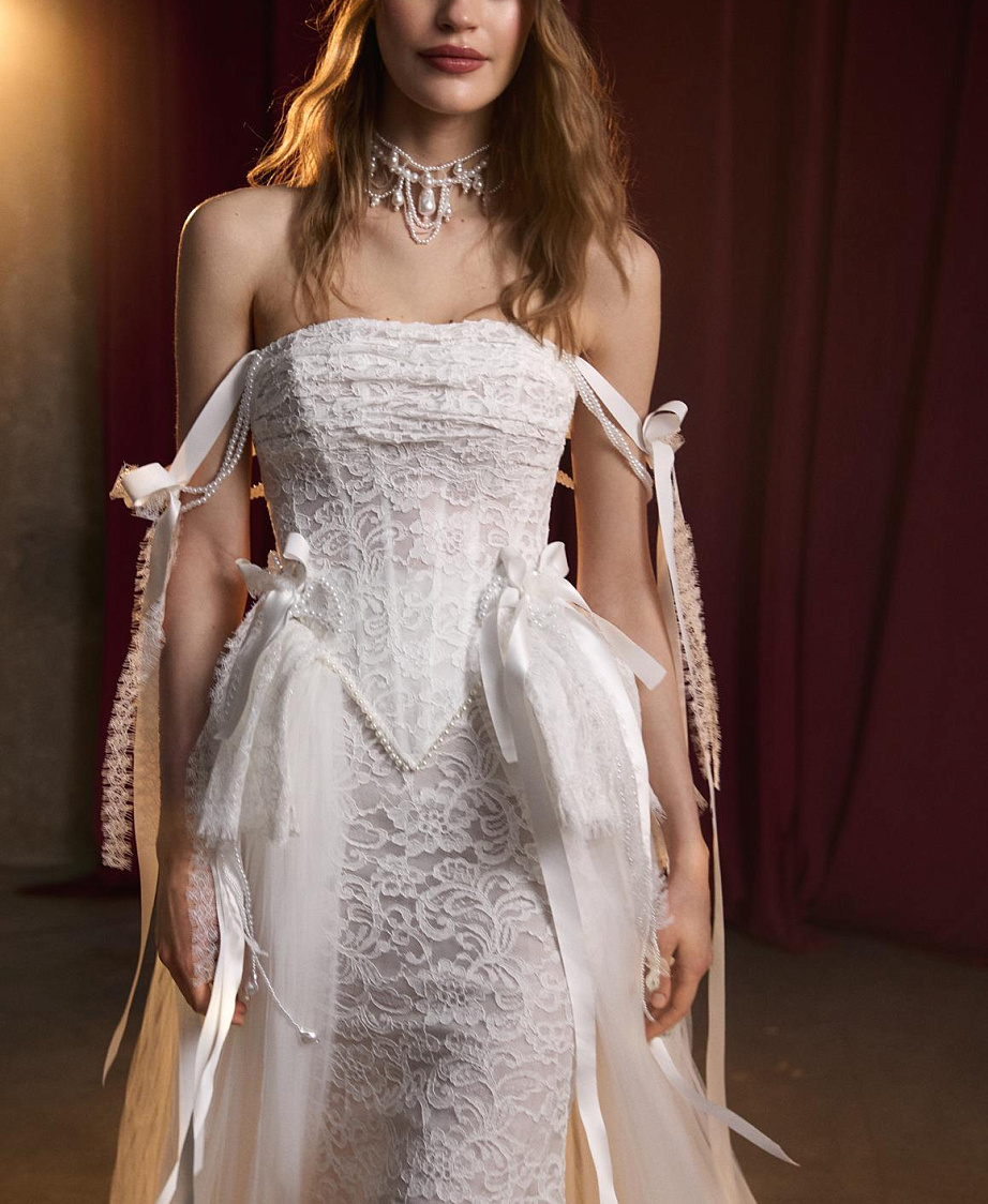 Дизайнерское кружевное платье с фатиновой юбкой фото