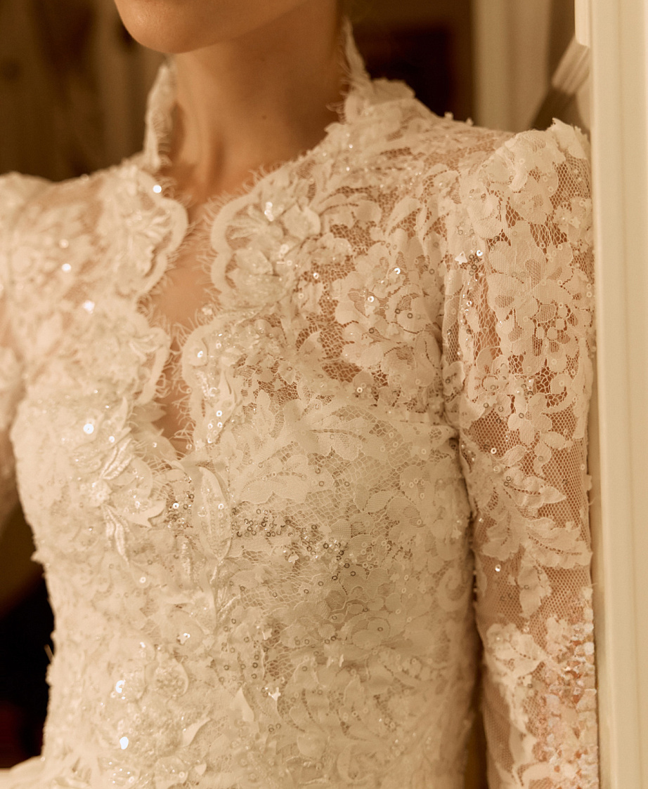 Пышное кружевное свадебное платье со съемным болеро фото