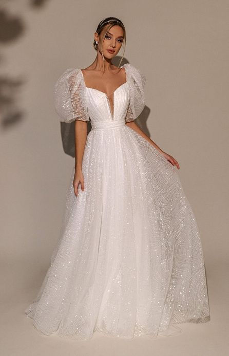 Блестящее свадебное платье с v-вырезом фото